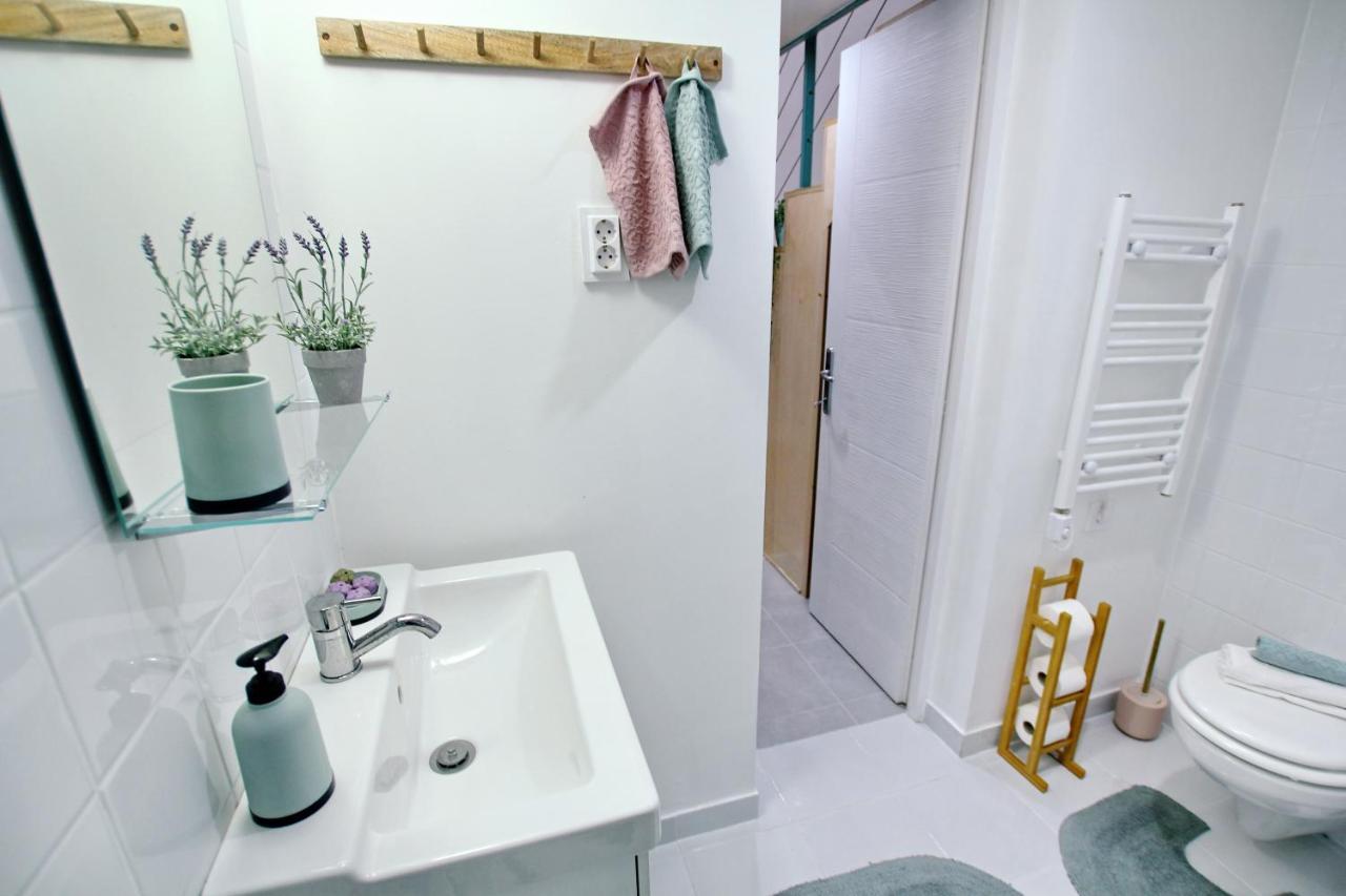 Lovely&Modern Downtown Apartment With Free Parking Boedapest Buitenkant foto